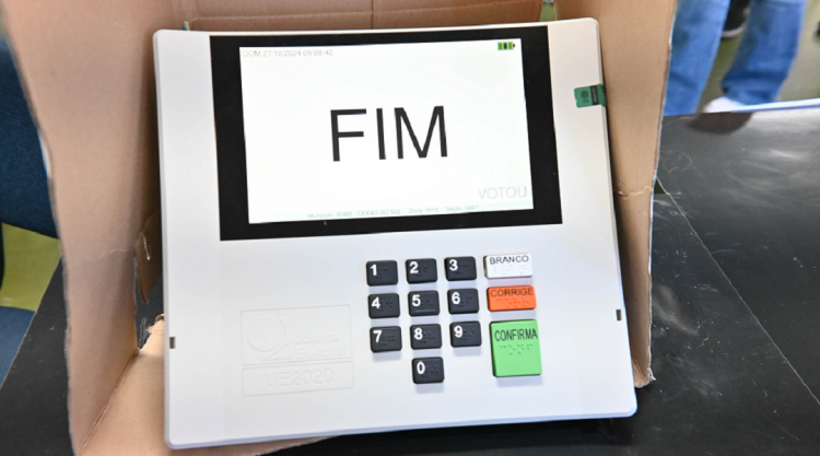 Onze governadores renunciam para disputar eleições de outubro