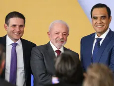 Gustavo Feliciano toma posse e é o novo ministro do Turismo