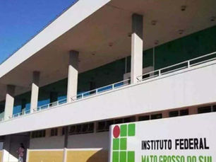 Com salários de até R$ 9,2 mil, inscrições para professor seguem até 10 de março