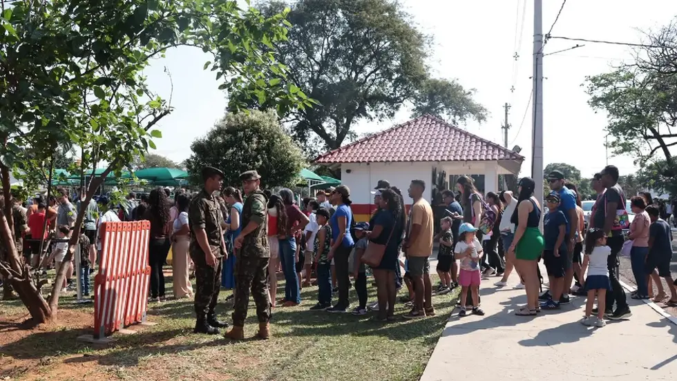 Emoção e Fardamento: Ação ‘Soldado por um Dia’ aproxima comunidade e Exército Brasileiro em Campo Grande