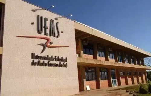 UEMS abre processo seletivo para professores com salários de até R$ 10,2 mil