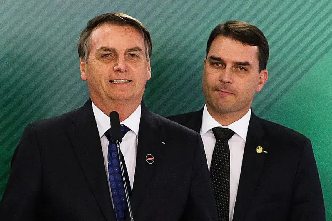 Flávio ficou impedido de visitar o pai depois de divulgar carta do capitão da reserva - Valter Campanato/Agência Brasil