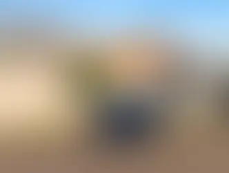 Veículo de luxo é abandonado no meio da rua na Vila Marcos Roberto