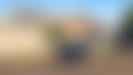 Veículo de luxo é abandonado no meio da rua na Vila Marcos Roberto