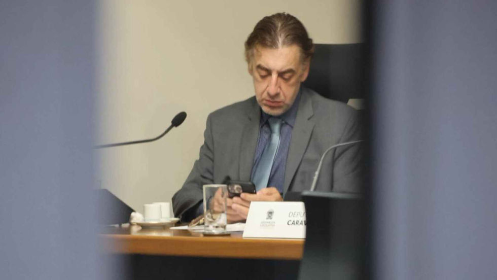 Neno Razuk aguarda julgamento de habeas corpus antes de decidir se entregar