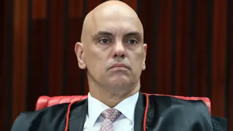 Datafolha: 59% dizem que Moraes agiu mal ao proibir visita de Flávio a Bolsonaro