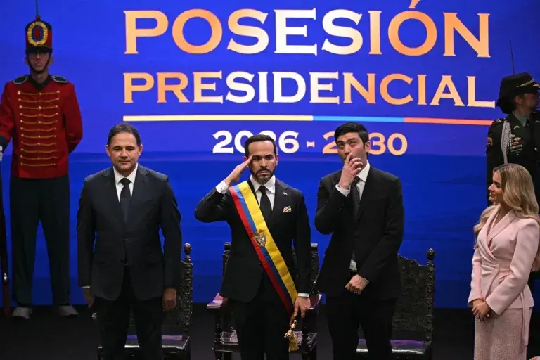 Com discurso de linha-dura e alinhamento aos EUA, Abelardo de la Espriella assume a presidência da Colômbia