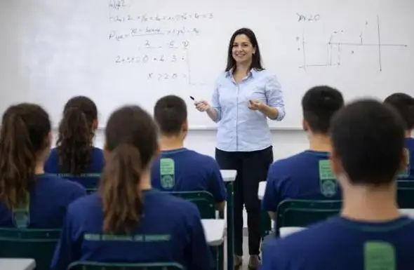 Governo forma comissão para organizar novo concurso de professores estaduais