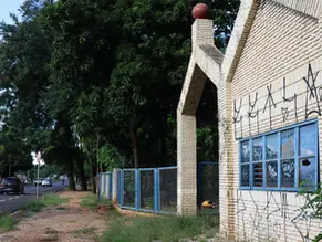 Internos do regime semiaberto atuam no 1° dia de manutenção do Horto Florestal em Campo Grande