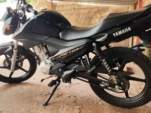 Ladrão pula muro e furta moto e capacete em condomínio fechado no Guanandi