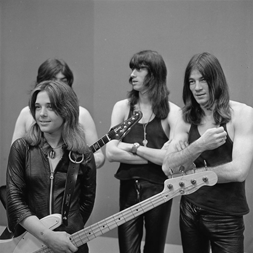Suzi Quatro with her band
