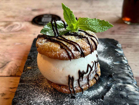 Cookie gelato snadwich at The Three Tuns