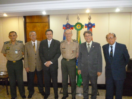 Veja os documentos levados ao Comandante do Exército pelo Presidente da Sociedade Brasileira de Medi