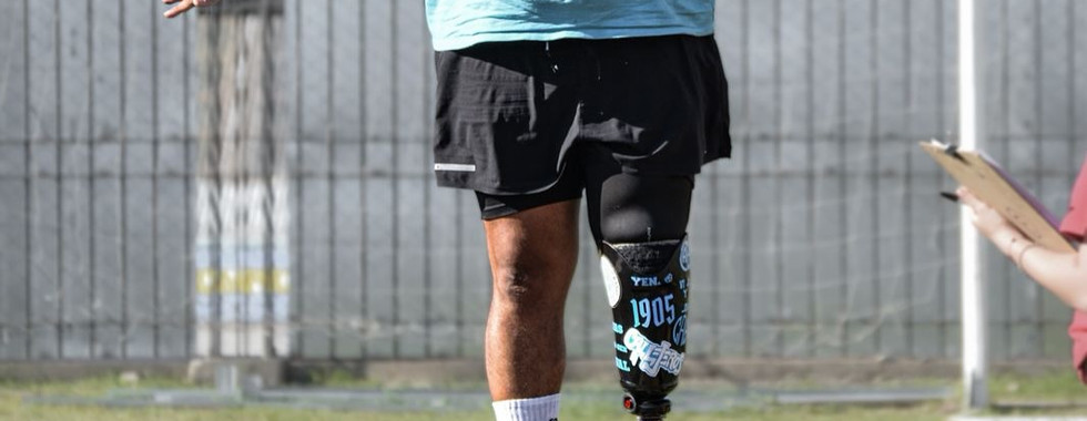 Ezequiel Lujan participando en la categoría adaptive del Rapthor Fitness Festival 2025.