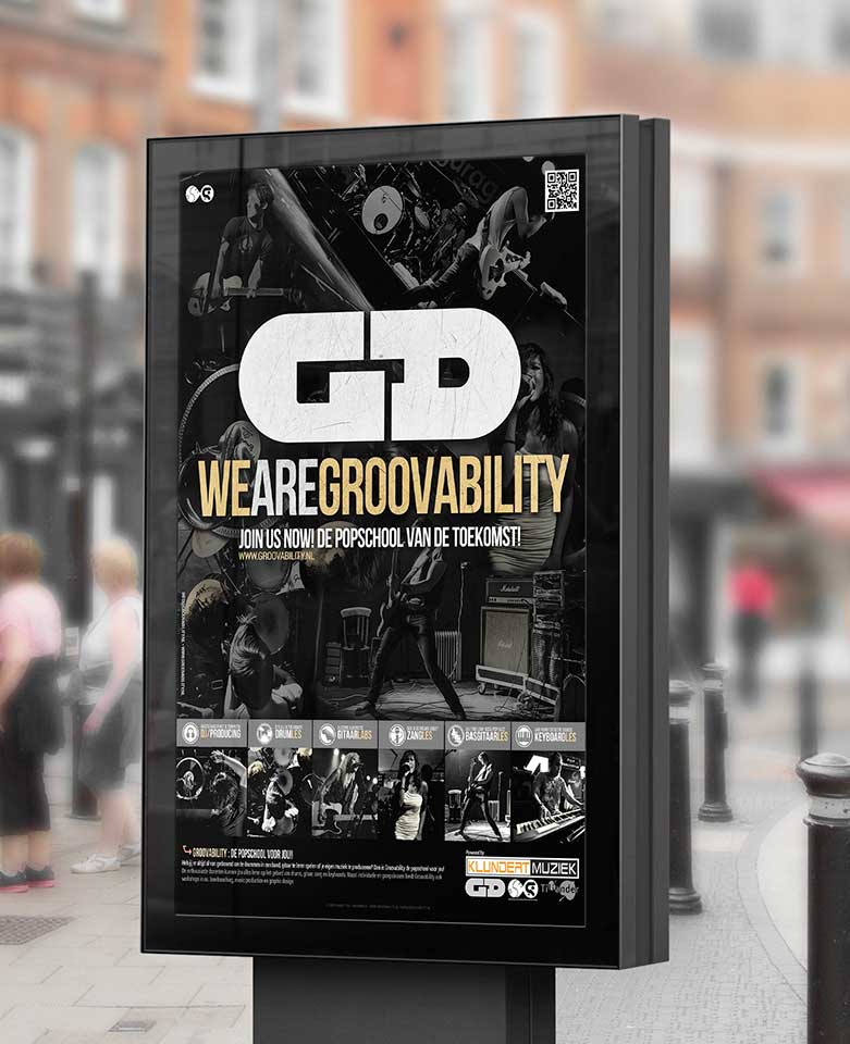 Billboard met poster in stad voor muziekles bij popschool Groovability
