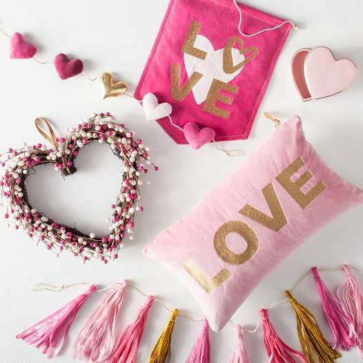 Valentine's Day / Galentine's Day + Date Ideas!
