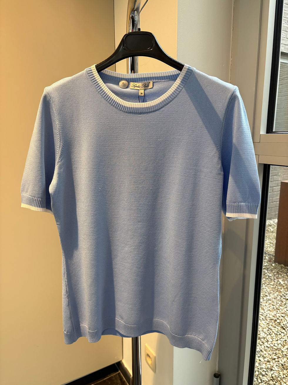 Thumbnail: Klassiek pulletje met korte mouwen en ronde hals