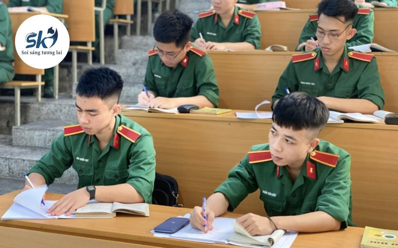 Học tập sau khi đi bộ đội để chuẩn bị du học.