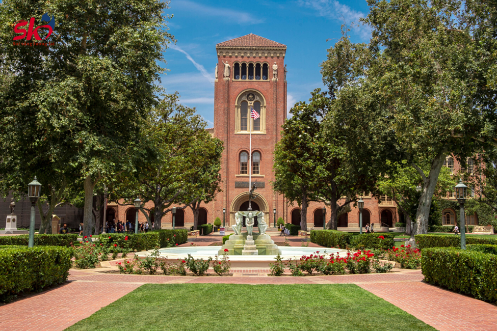 Đại học Nam California (USC) – trường đại học hàng đầu tại California, nổi tiếng với khuôn viên đẹp và chất lượng đào tạo hàng đầu dành cho du học sinh quốc tế.