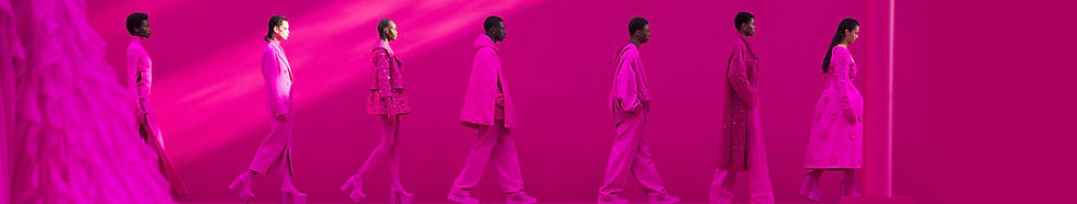 Август цвета Фуксия