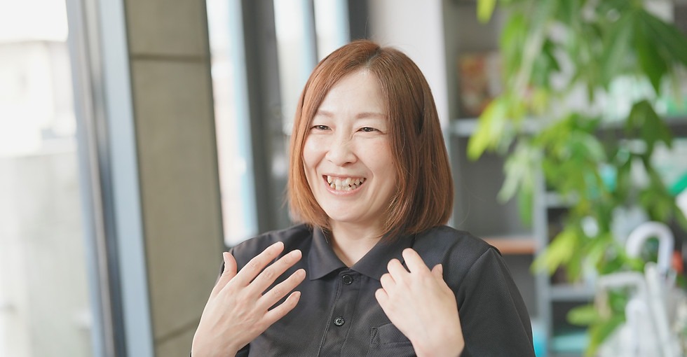 スタッフの顔写真(インタビュー用のポートレート)