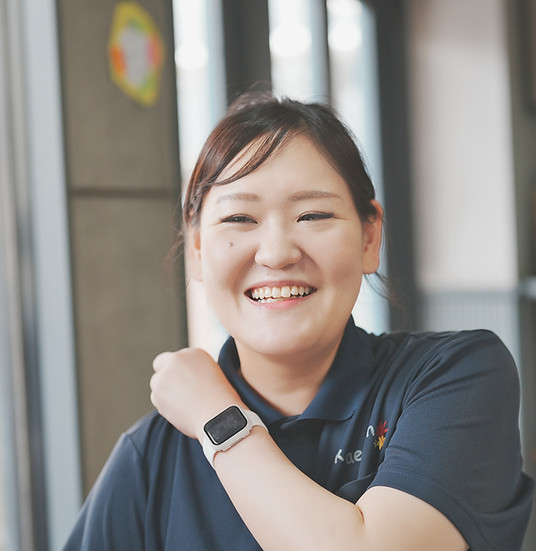 スタッフの顔写真(インタビュー用のポートレート)