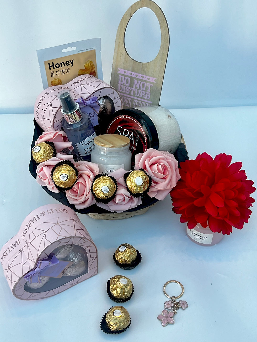 Thumbnail: Sweet delight gift set featuring spa gifts and gourmet chocolates