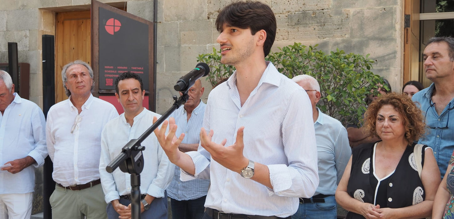 Oxford archaeologist Joel Bellviure at the opening of the Bocchoris exhibit at the Museu de Pollença