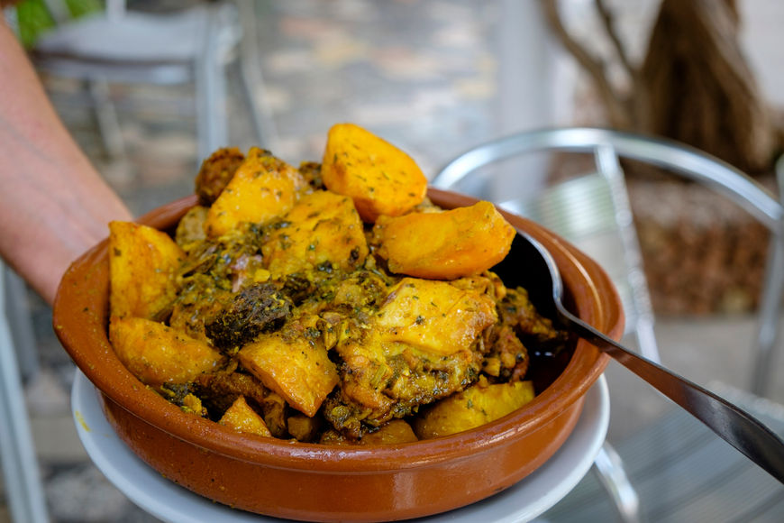 Sofrit Pagès, a traditional Ibizan dish that combines meats such as chicken, lamb, and pork with traditional Ibizan sausages like sobrassada and botifarra.