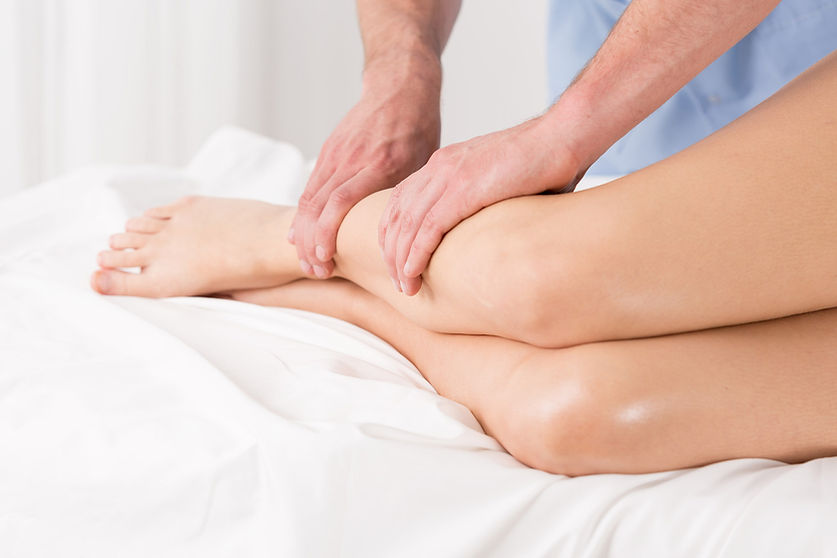 Manuelle Lymphdrainage am Bein, Therapiezentrum Tegernsee