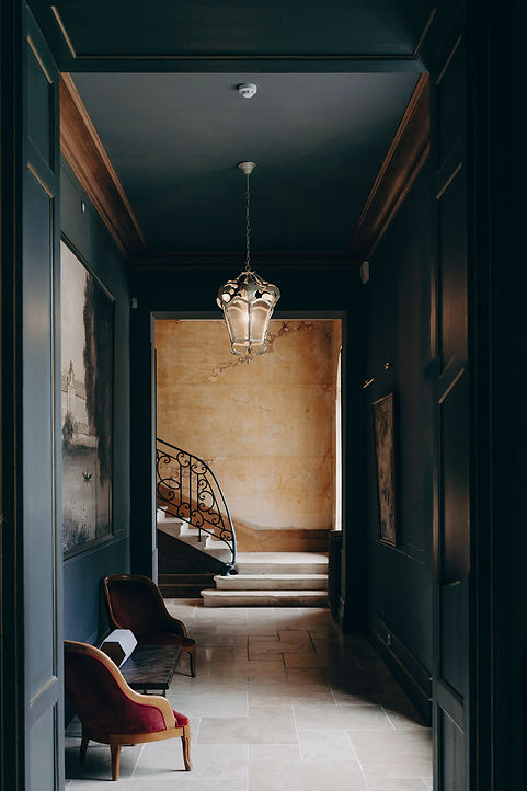Couple portraits on statement staircase at Château du Thil Bordeaux France, luxury château wedding venue, historic chateau wedding France, destination wedding Europe