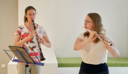 Why playing direction makes a difference. Left-handed flutes for left-handed musicians