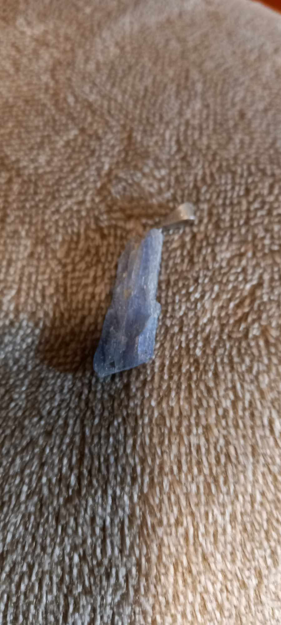 Pendentif Cyanite brute