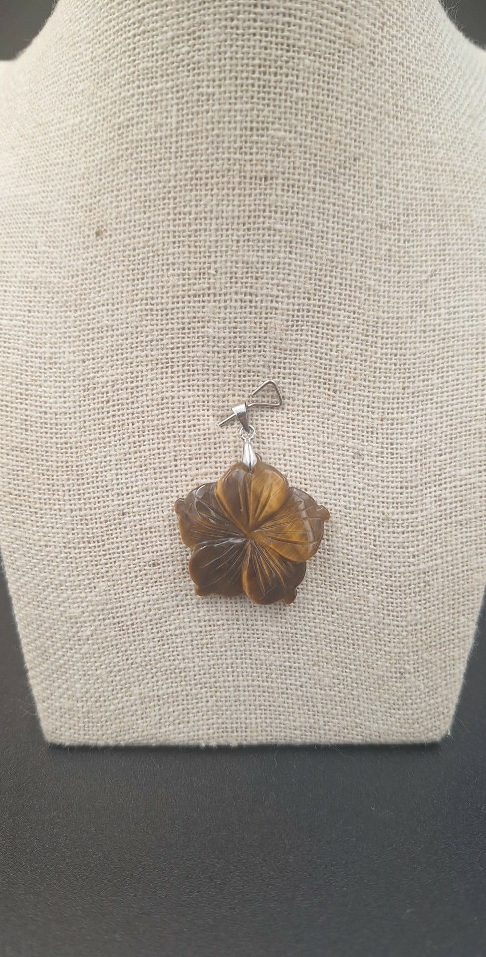 Pendentif Hibiscus Œil de Tigre