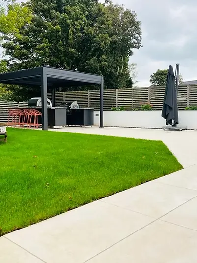 Porcelain Patio and Outdoor Kitchen Area