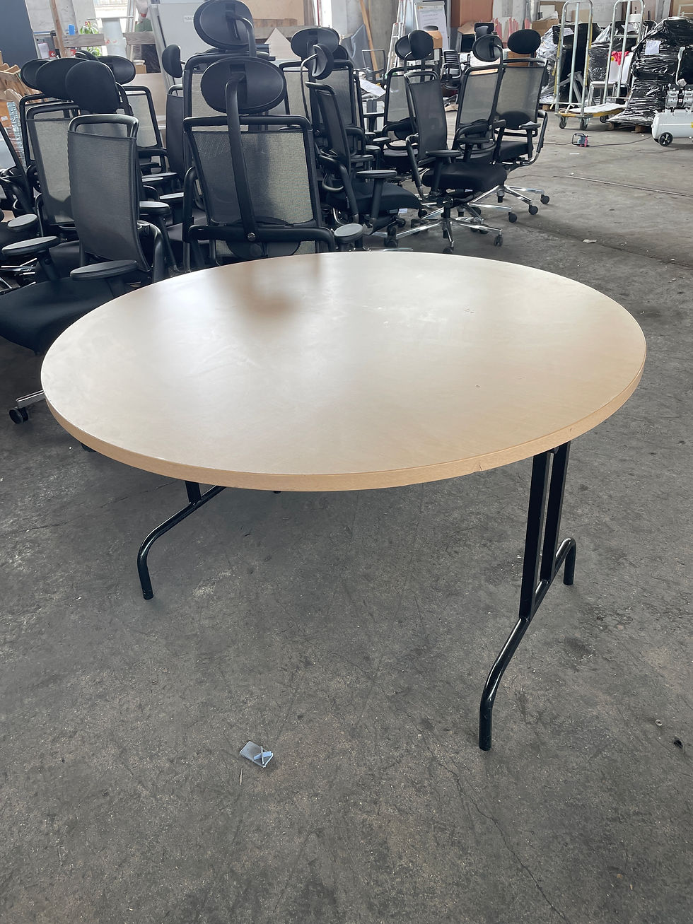 Miniature : Table ronde pliante en bois, 6 personnes (Qté : 3) TAB435