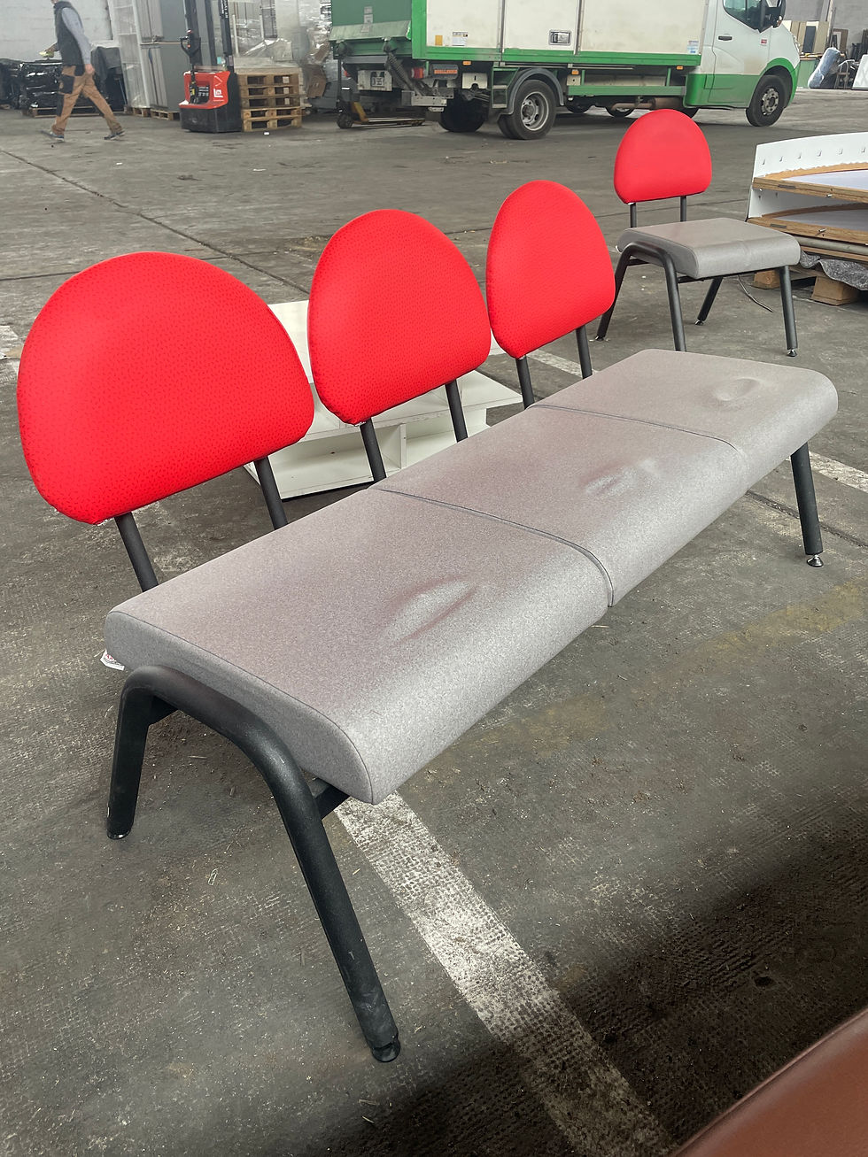 Miniature : Banquette 3 places ARFA - gris et rouge (Qté : 2) ACC109