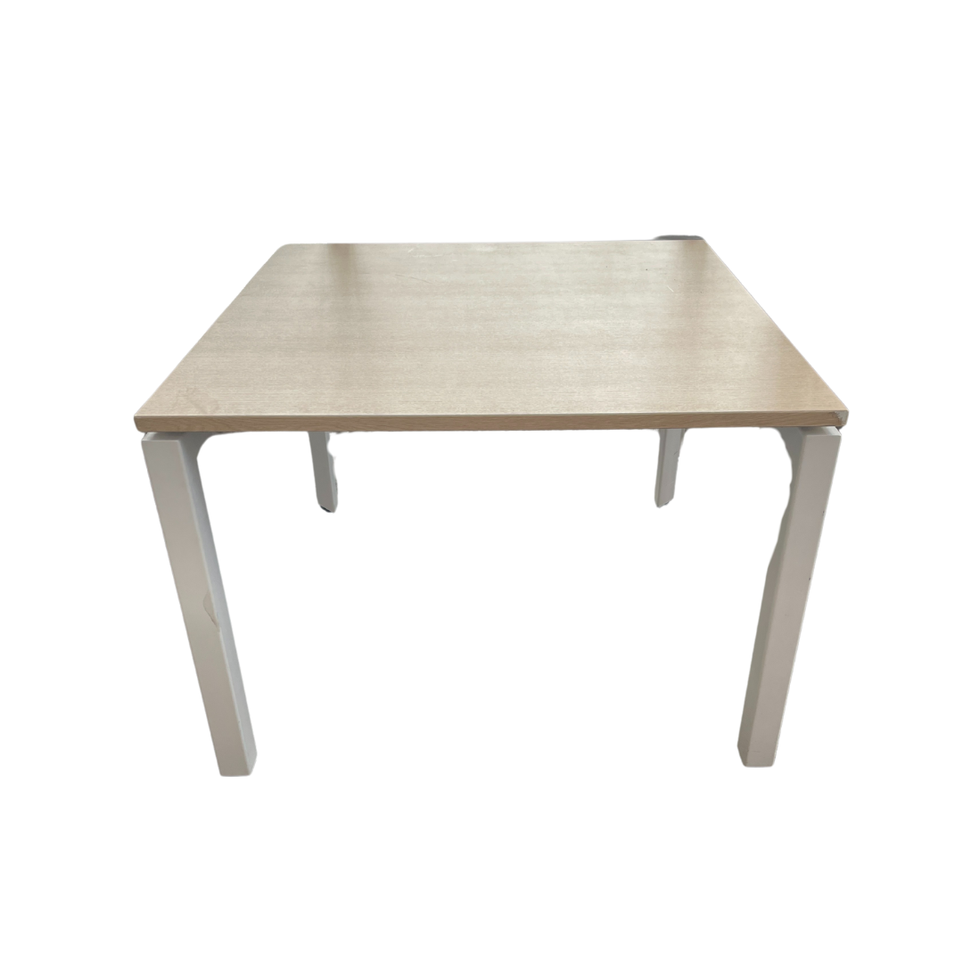 Table carrée Steelcase 100cm plateau bois (Qté : 5) TAB390