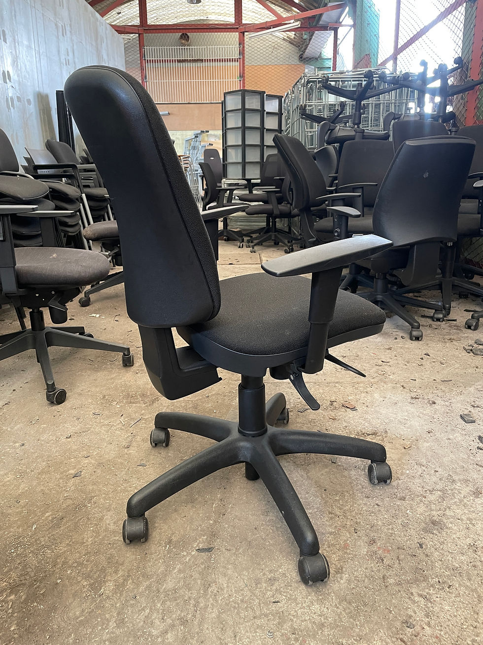 Miniature : Fauteuil de bureau noir avec accoudoirs (Qté : 4) | FAU244