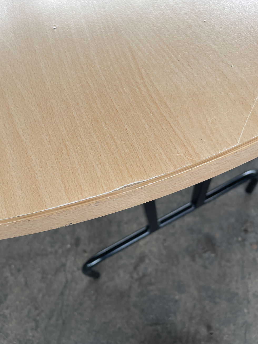 Miniature : Table ronde pliante en bois, 6 personnes (Qté : 3) TAB435