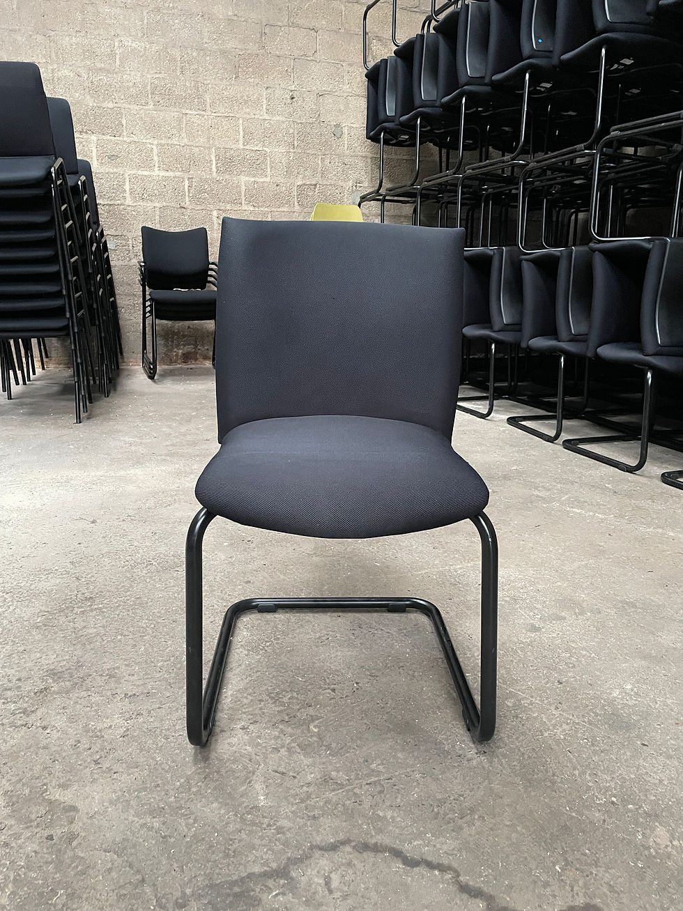 Miniature : Chaises noires de réunion HAWORTH Comforto empilables (Qté : 22) CHA214