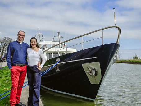 Clara en Iggy, boot en B&B Yugen Yachting