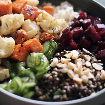 Bowl+légumes+betteraves+lentilles+feta+_+©The+Flying+Flour.jpeg