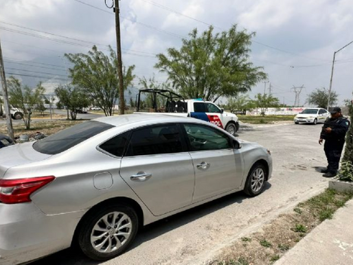 Policía de Escobedo asegura automóvil con arma de fuego en su interior