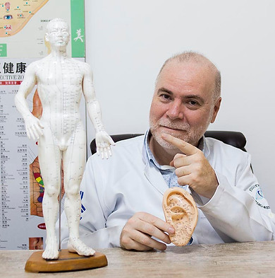 Dumas Belasco professor do curso de auriculoterapia avançada