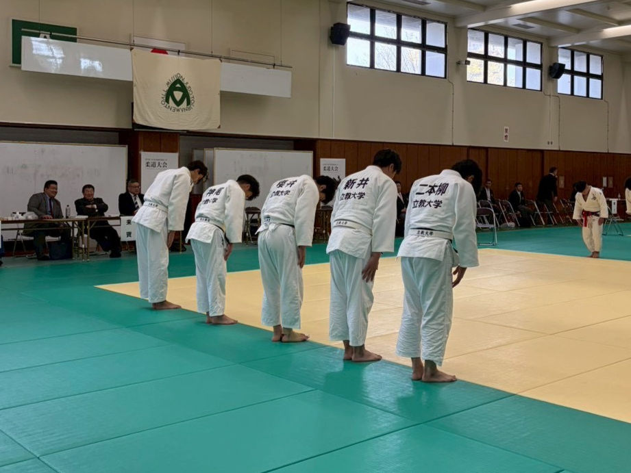 礼をする選手たち（対 関西学院大学）