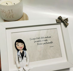 cornice personalizzata con ritratto dottoressa