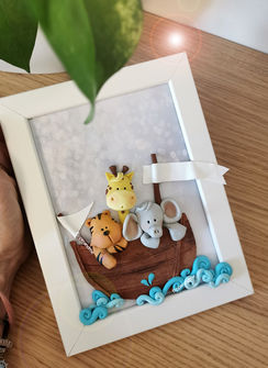cornice cameretta decorativa realizzata a mano in fimo arca con animali