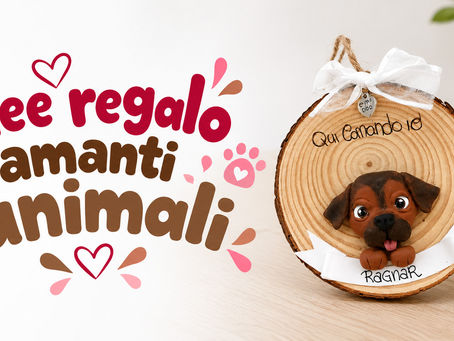 Cosa regalare a chi ama gli animali? tronchetto Qui comando io con cane schnauzer modellato a mano