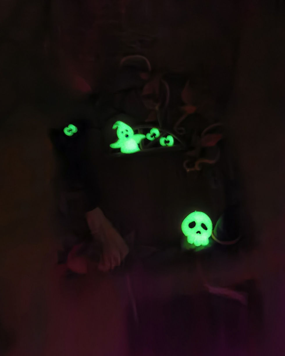 Porta magica Halloween artigianale con fantasmini luminosi